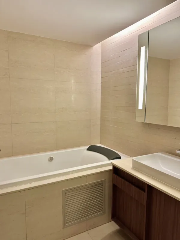 ขาย ให้เช่า THE HUDSON SATHORN7 ห้องใหย่อยู่สบาย พื้นที่ใช้สอยจุใจ รีบมาจับจองด่วน อย่าช้า