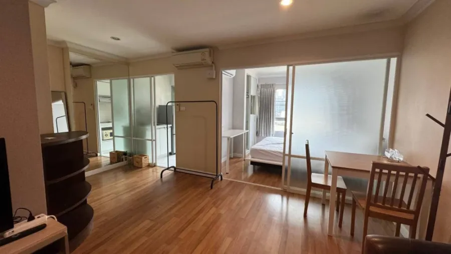For rent, Lumpini Place Rama 9-Ratchada, very beautiful view, spacious room, not cramped, fully furnished, hurry and reserve before you miss out.