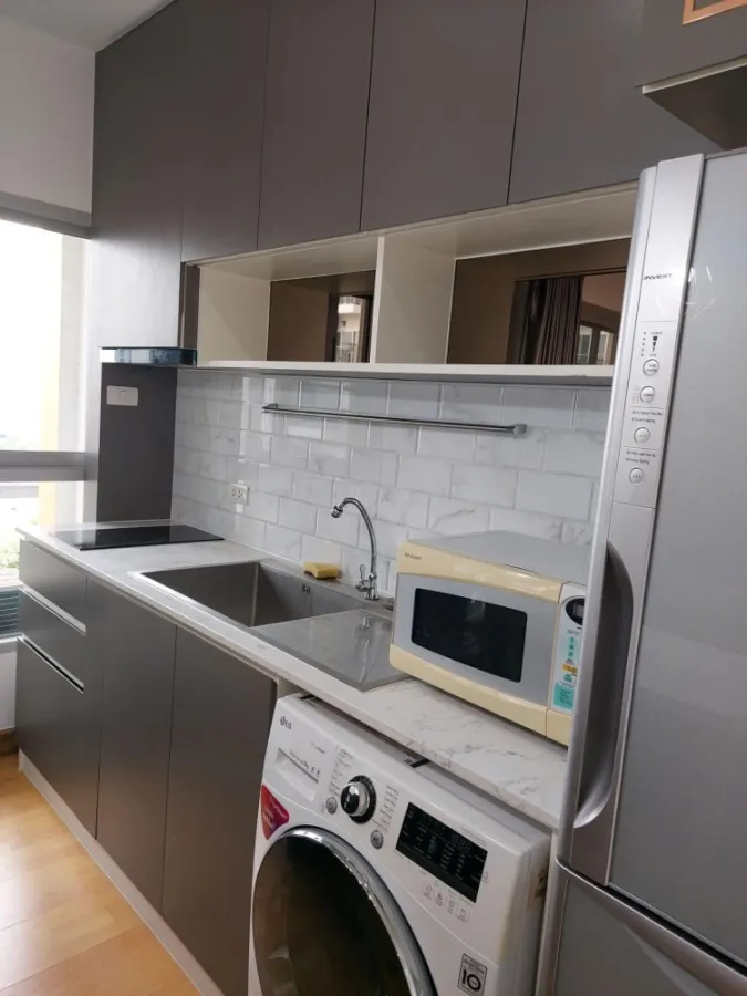 For Rent The Parkland Taksin-Thaphra Beautiful decorated room in modern style Soft gray and white tone, pool view, hurry up and reserve it.