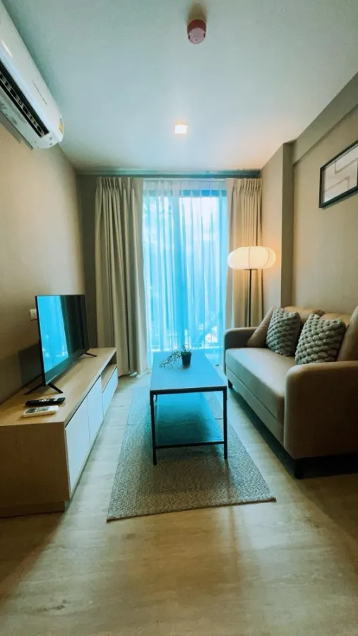 For rent: Metro Luxe Riverfront Rattanathibet. The room is beautifully decorated and very livable. Complete electrical appliances, urgent