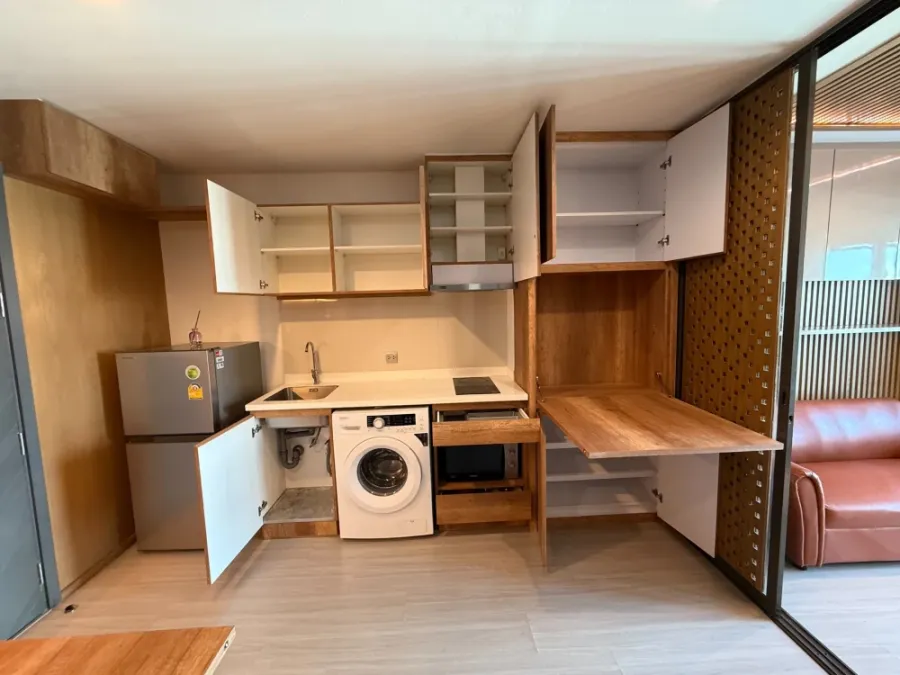 For sale or rent: Life Ladprao. Well decorated room, every unit is built-in, lots of storage space. Can you really not reserve it?