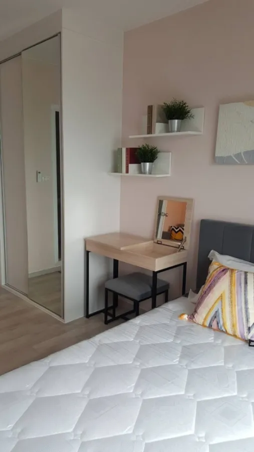 For sale, for rent, Plum Condo Central Station Phase 2, fully furnished room. Complete with electrical appliances and furniture. Book now.