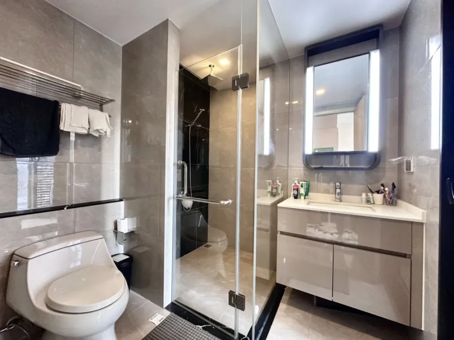 For sale One9Five Asoke-Rama 9, large room, comfortable, 30th floor, high view, come and own it today.