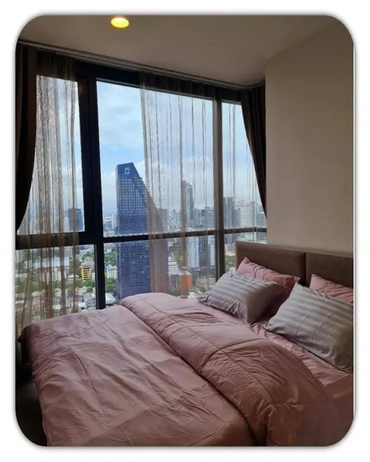 For rent: Oka Haus Sukhumvit 36, 2 bedrooms, plenty of living space, fully furnished, beautiful view from high floor, reserve now!