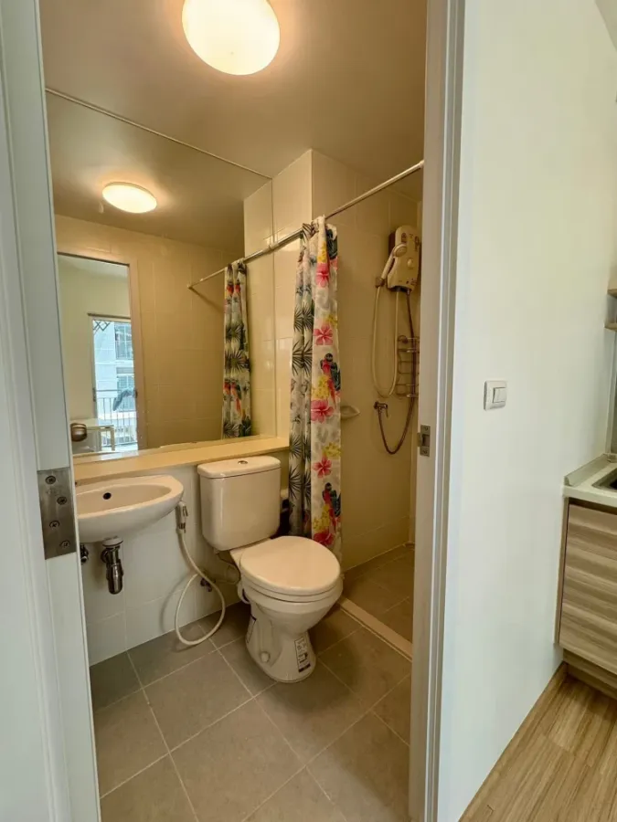 Plum Condo Chaengwattana Station Phase 2 for rent. The unit is partitioned into separate, clearly defined zones. Great price! Book now!