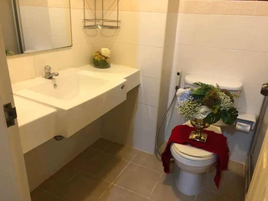 For rent!! Condo Lumpini Ville Cultural Center, beautiful room, great price, comes with complete amenities. Book now!!