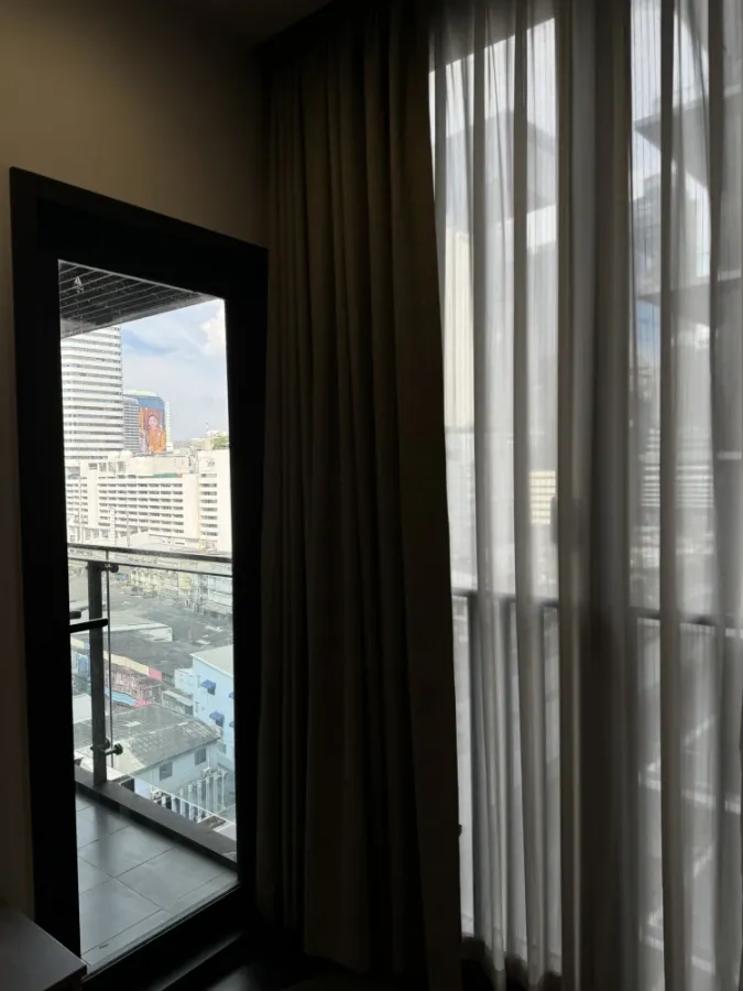 ให้เช่า The Line Asoke Ratchada ห้องกว้างพื้นที่ใช้สอยเยอะ เฟอร์ครบครัน หิ้วกระเป๋าเข้าอยู่ได้เลยจ้า