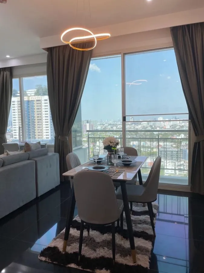 For rent, Wind ratchayothin, 19th floor, corner room, good view, no building blocking the view, beautiful room, fully furnished, book now, hurry up.