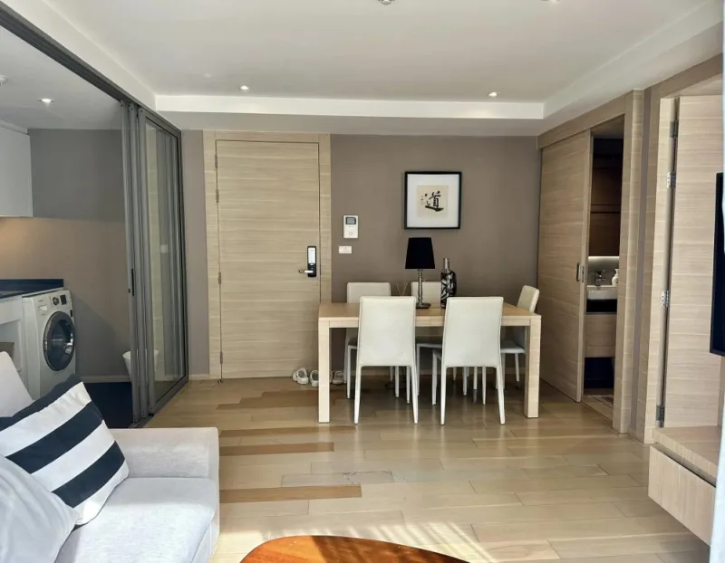 ให้เช่า KLASS Condo SILOM ห้องกว้าง ตกแต่งสไตล์มินิมอล มูจิ โทนสีอบอุ่นสบายตา รีบจองก่อนพลาดจร้า