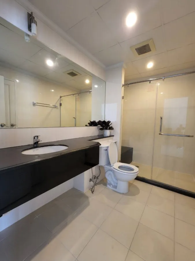 Condo for rent, Supalai Premier Place Asoke, high floor, balcony, separate kitchen, great location, don't wait.