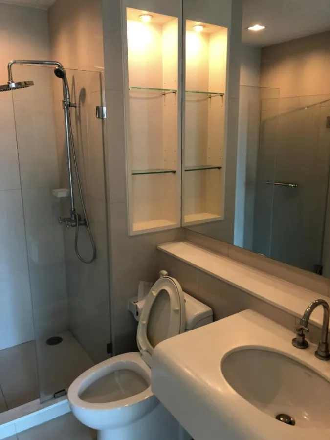 For rent: Ivy Sathon 10, 15th floor, fully furnished, very comfortable sofa. The bed was comfortable. Can't reserve anymore.