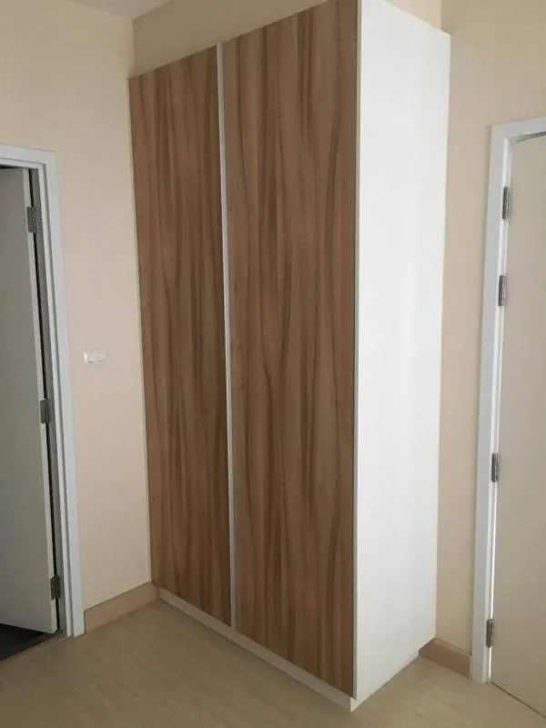 Big rooms have arrived. 2 bedrooms are very rare. Let me tell you. If you are slow, you will miss it. The room is fully furnished and ready to move in. Rent The Privacy Rewadee