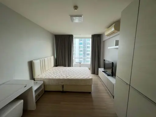 Condo for sale, M society, decorated in white tones. ready furniture have a beautiful view of the city Let me tell you that it's worth it. Hurry up to