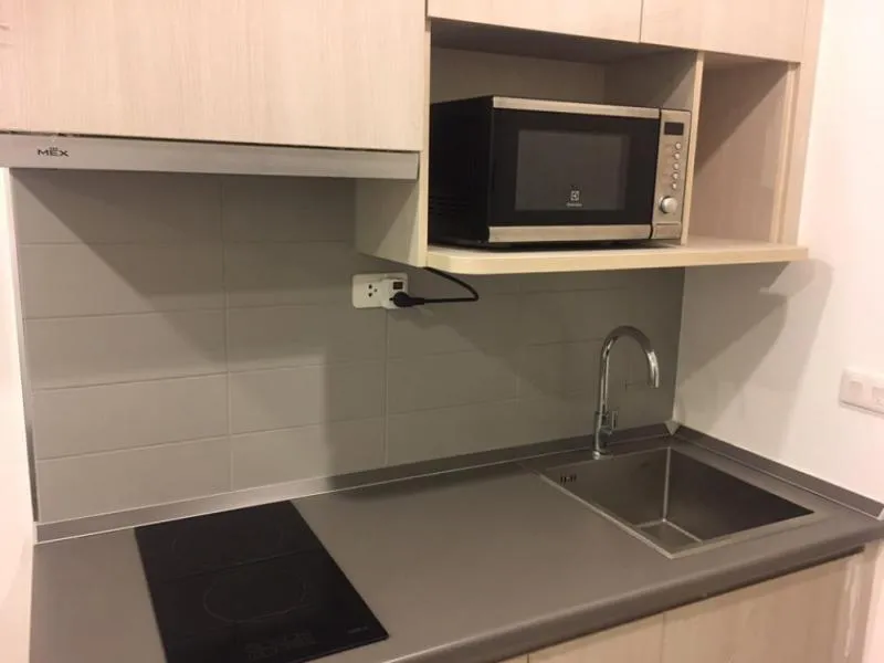 Urgent for rent !!! Ideo Mobi Sukhumvit Eastgate Condo, the edge room, pool view, convenient transportation, don't miss !!!