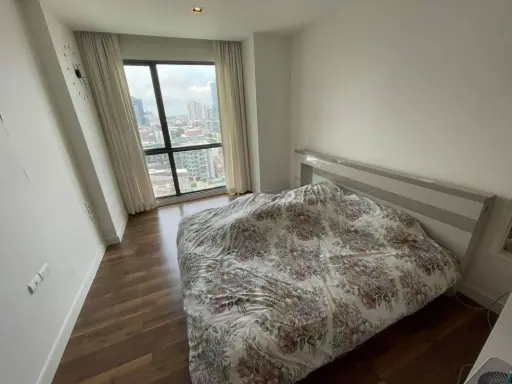 Urgent for rent !! Condo The Room Sukhumvit 62, prime location, close to Punnawithi BTS station Bring the bag in !!