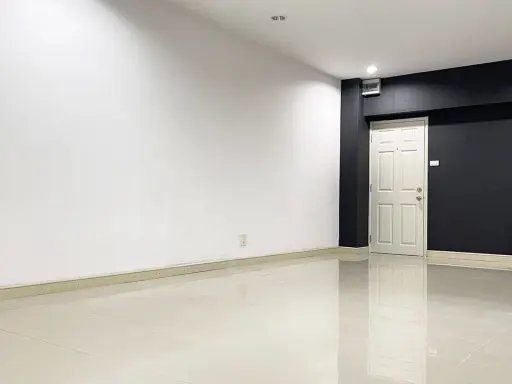 Sell Aree Place, 3rd floor, spacious room, airy, comfortable, hurry up to reserve the owner, hurry up