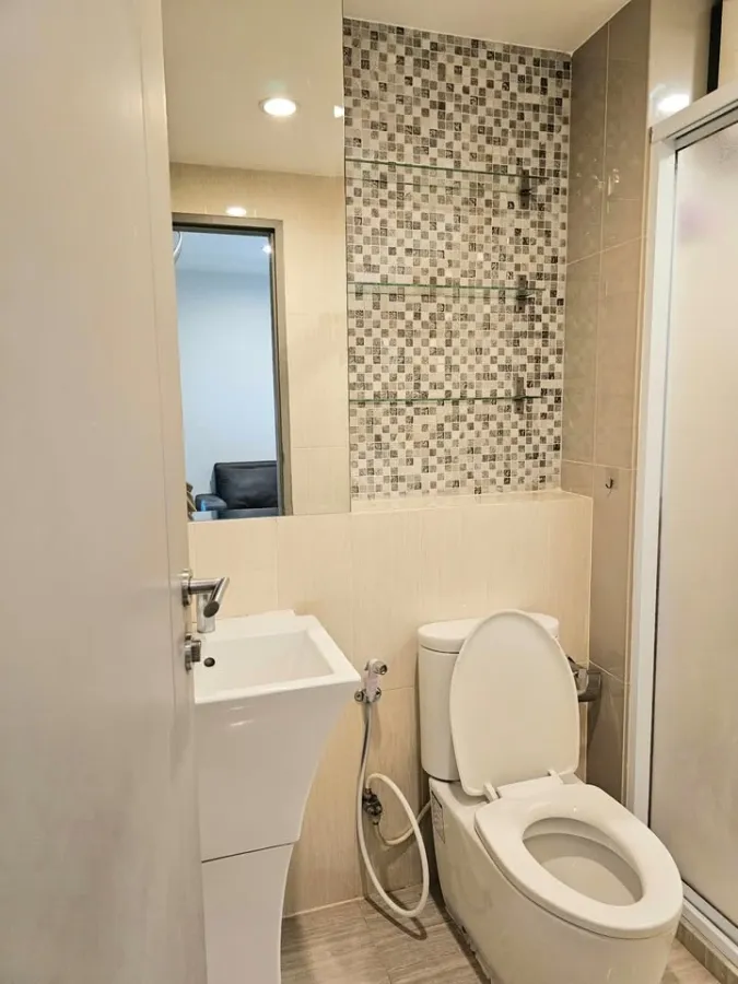 Life Ratchadapisek condo for rent. Ready to move in, fully furnished, high floor. Book now!