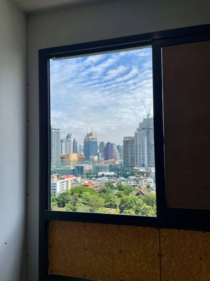 Selling down payment, Ideo Sukhumvit-Rama 4, 15th floor, beautiful view, comfortable to the eyes, north direction, very good feng shui, don't miss out