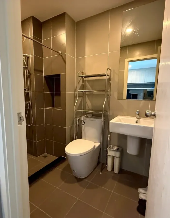Selling a beautiful, well-decorated 1-bedroom unit at Elio Sathorn-Wutthakat. Clearly separated spaces. Book now, don't hesitate!