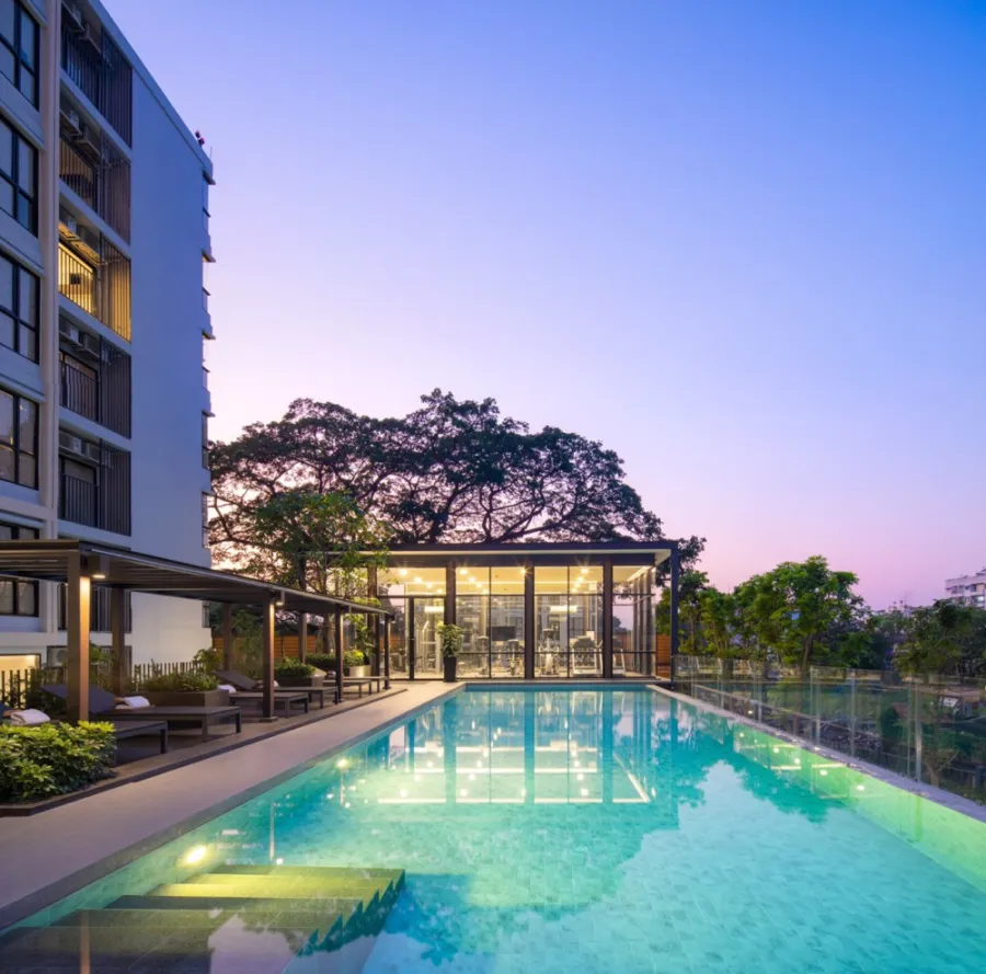 For sale: Kensington Phahon Yothin 63, corner room on the 4th floor, very quiet, not crowded at all. If you don't book, you'll really miss out.
