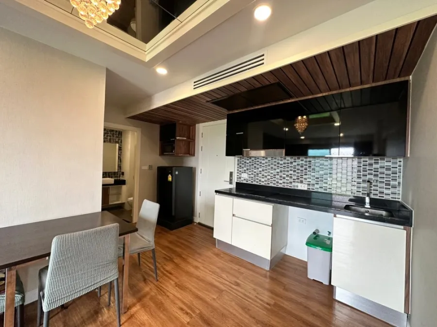 Dusit Grand Park (Jomtien) for sale, well decorated, great built-ins, spacious room, nice to sleep in, just come and move in.
