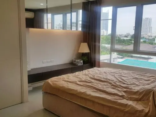 Hurry up. The Bangkok Sathorn-Taksin for rent. Grade A laminate flooring. Beautiful room like this. How can I miss it? images