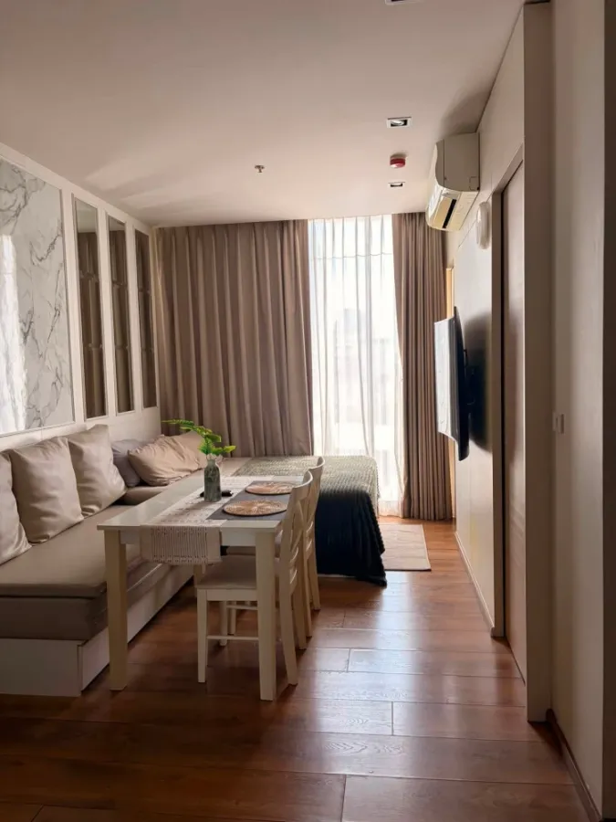 For rent: Park 24 Origin Phrom Phong. Nicely decorated with built-in furniture and fully furnished. This is a must-book!
