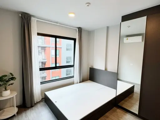 For rent, Monte Rama 9, spacious room have space affordable price If you miss it, you will regret it later.