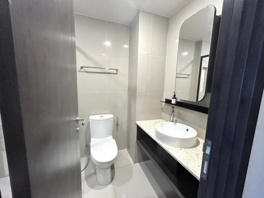 For sale, for rent, XT Huaikhwang, a nice room, complete with furniture and electrical appliances. If you don't reserve, you'll regret it later.