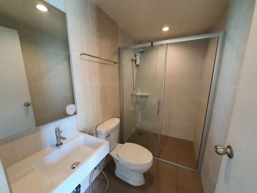 For Rent Lumpini Ville Nakhon In Riverview, big room, beautiful view, corner room, very private. Hurry up to reserve.