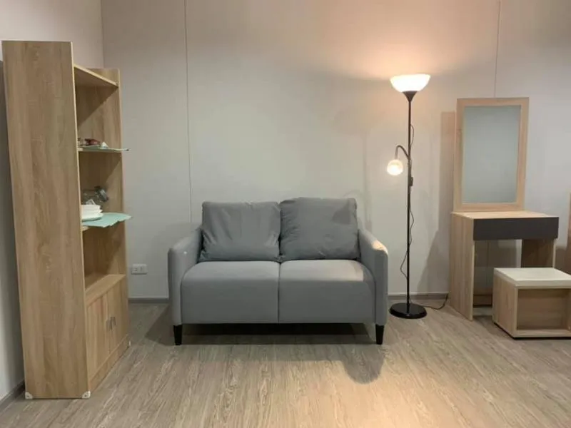 Condo for rent, REACH Phahonyothin 52, brand new room. Fully furnished, ready to move in. Clear view. Very cool breeze. Book now.