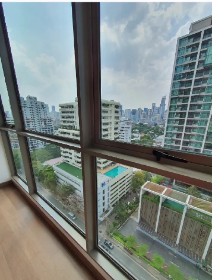 For rent urgently! Condo Supalai Oriental Sukhumvit 39, prime location in the heart of the city, meets all needs, book now!