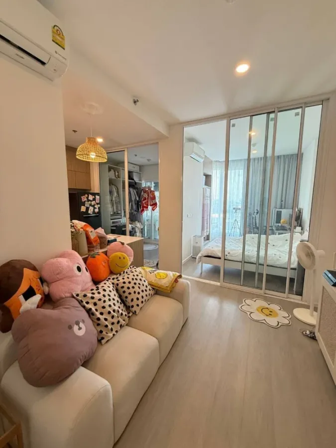 For sale: De Lapis Charan 81, 14th floor, partitioned room, fully furnished, reserve now, don't miss out.