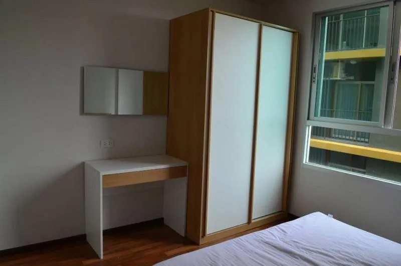 For rent, U @ Huamak Station, beautiful room, fully furnished, super easy to travel, don't wait, hurry and book now.