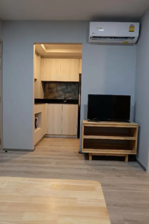 For rent Maestro Ratchada 19, new room, special price, can't miss it, book now.