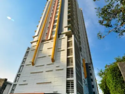 Ivy Sathon 10