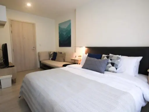 For rent urgently!! Condo Life Asoke, city view, good location, next to MRT Phetchaburi, don't miss it!!