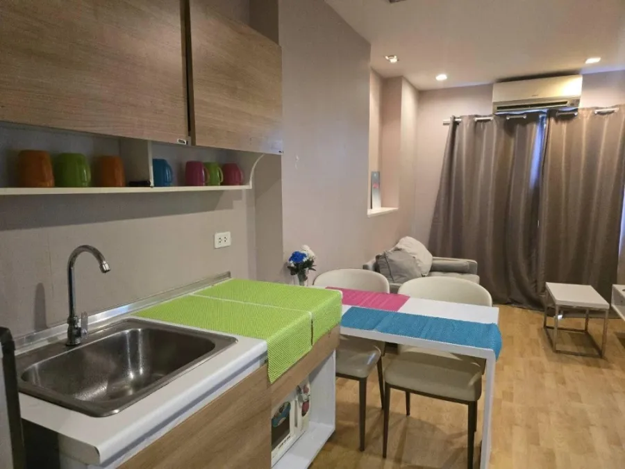 For rent, Casa Condo Asoke-Din Daeng, spacious room, lots of space, being alone as a couple or family is comfortable. Urgent!
