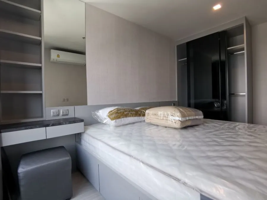 Life Ladprao for rent, Building A, high floor, city view, built-in in the whole room All electrical appliances, book now.