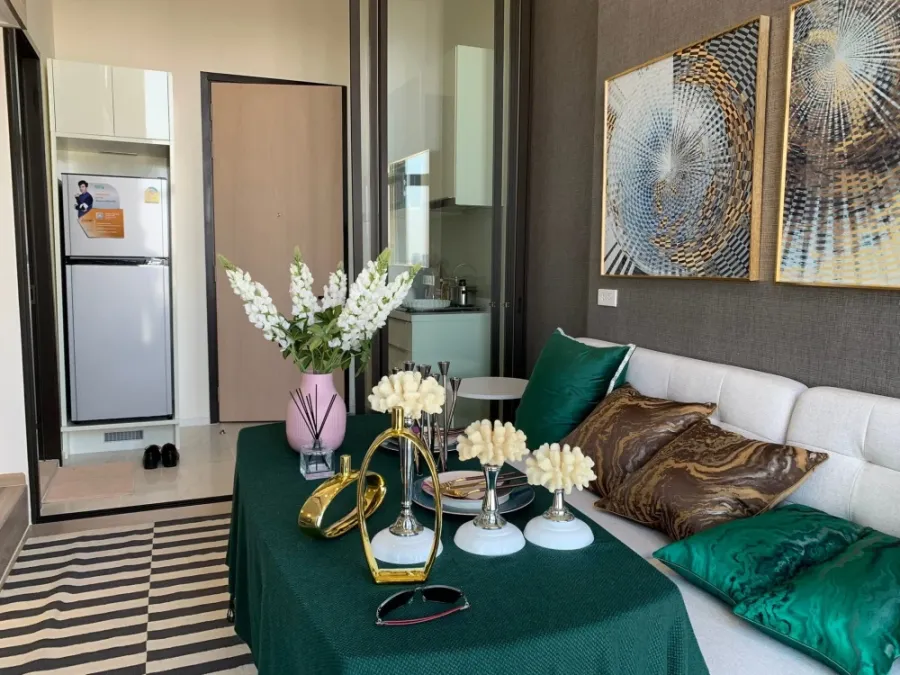 คอนโด ชีวาทัย เรสซิเดนซ์ อโศก (Chewathai Residence Asoke) ห้องสวยกึ่ง Duplex ชั้นสูง วิวสวย พร้อมอยู่ ฟรีอินเทอร์เน็ต!