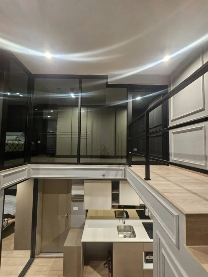 For rent: IDEO RAMA 9–ASOKE, high ceiling, airy, spacious, lots of usable space, comes with complete amenities. Don't miss it!