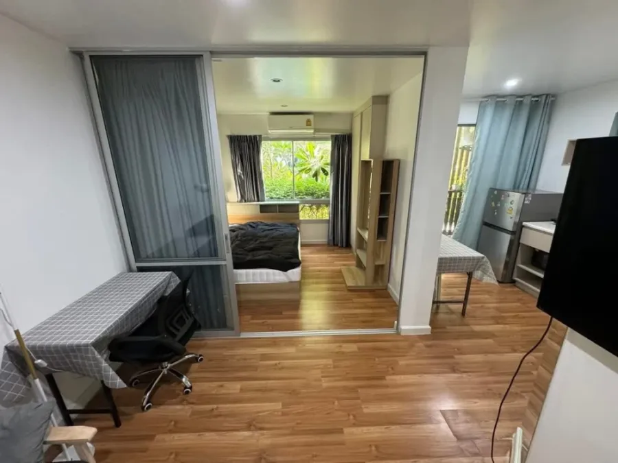 ให้เช่า V Condo Ladkrabang ห้องชั้น 1 วิวสระว่ายน้ำ เฟอร์นิเจอร์ครบครัน หิ้วกระเป๋าเข้าอยู่ได้เลยจ้า