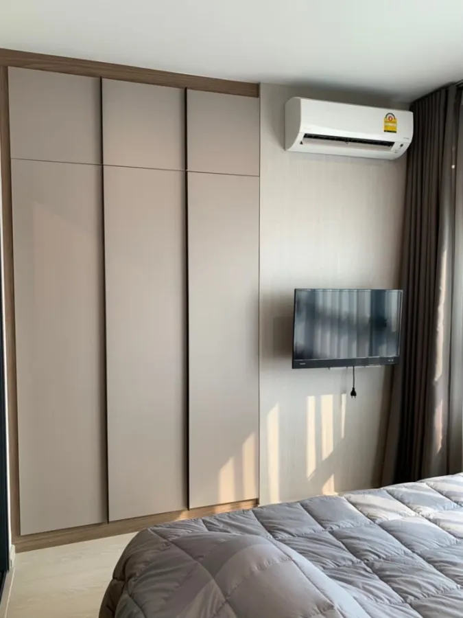 For rent, Ideo Thaphra Interchange, high floor, great view, comes with full furniture. You shouldn't miss it. Urgent.