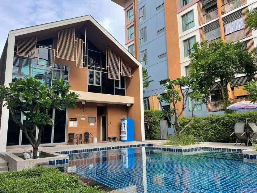 Condo for rent: The Privacy Ngamwongwan 18, 3rd floor, not very high, decorated in a warm style. If you don't book, you'll miss out.