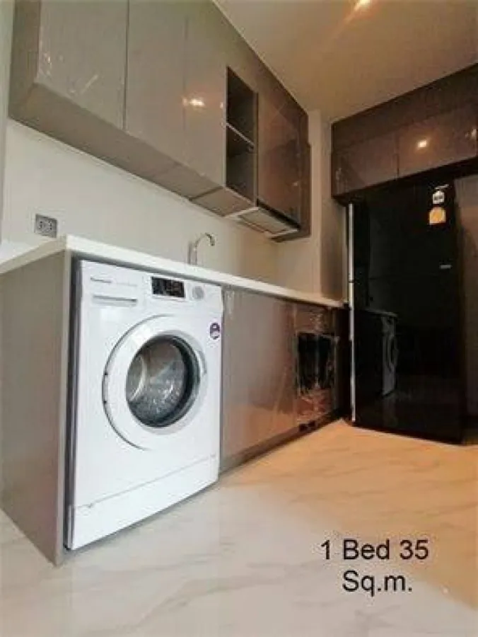 Rhythm Ekkamai for rent, beautiful room, minimalist style, cool, furnishings, tone control, very wide interior High floor, great view, book now.