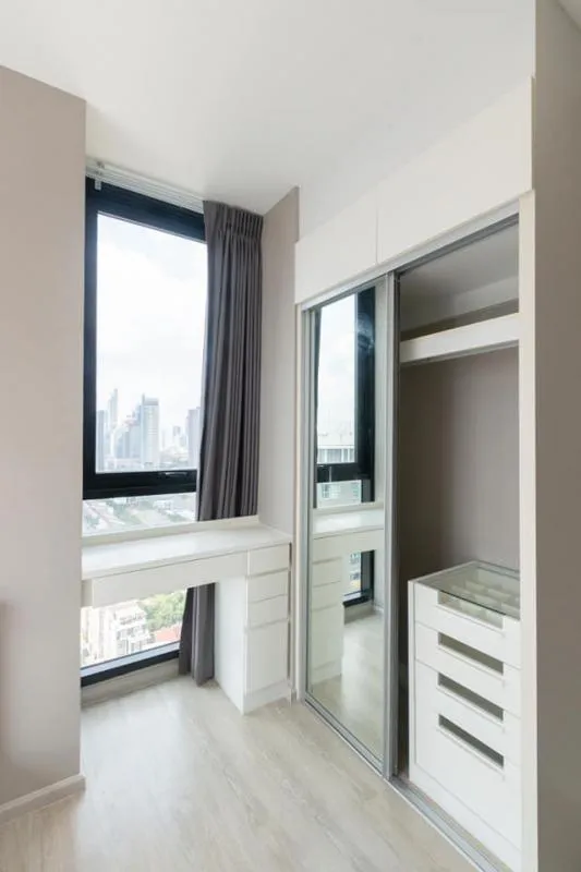 Condolette Midst Rama 9 for rent, fully furnished, in a prime location in the heart of the city. With the beauty that everyone will fall in love with, book now.