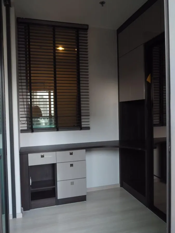 Selling Life Pinklao, pool view, built-in furniture, complete with electrical appliances, good price like this, must reserve now, urgently.