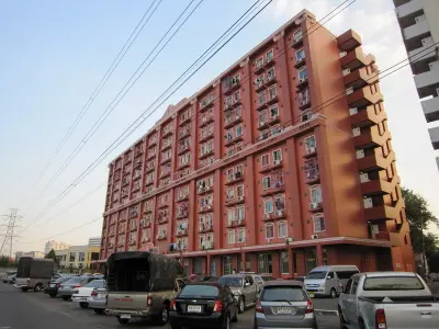 Pattanakarn Life Complex