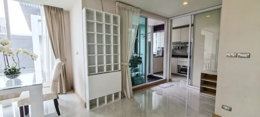 ขายด่วน!! ทรี คอนโด เอกมัย (สุขุมวิท 40) เฟอร์นิเจอร์แบบจัดเต็ม ทำเลดี ใกล้ศูนย์การค้า ห้ามพลาด!!