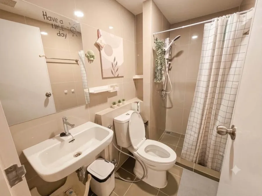 For rent: Sena Kith Srinakarin - Sridan. Beautifully decorated minimalist room with high-quality built-in furniture. Don't miss out!